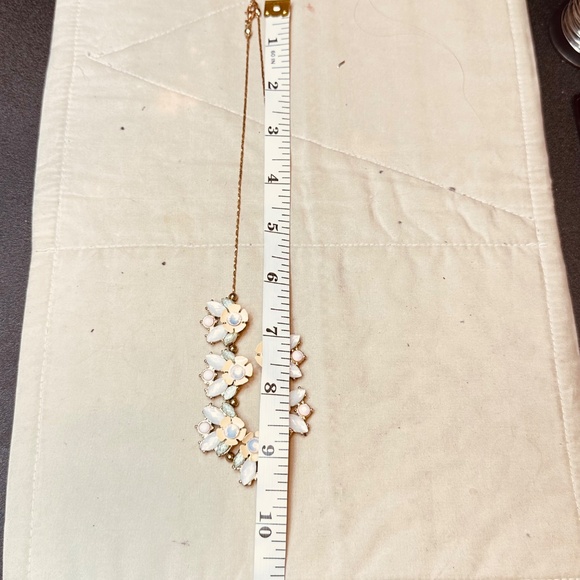 Gold Tone w/Foral Crystal Designed Beaded Necklace - Picture 6 of 11